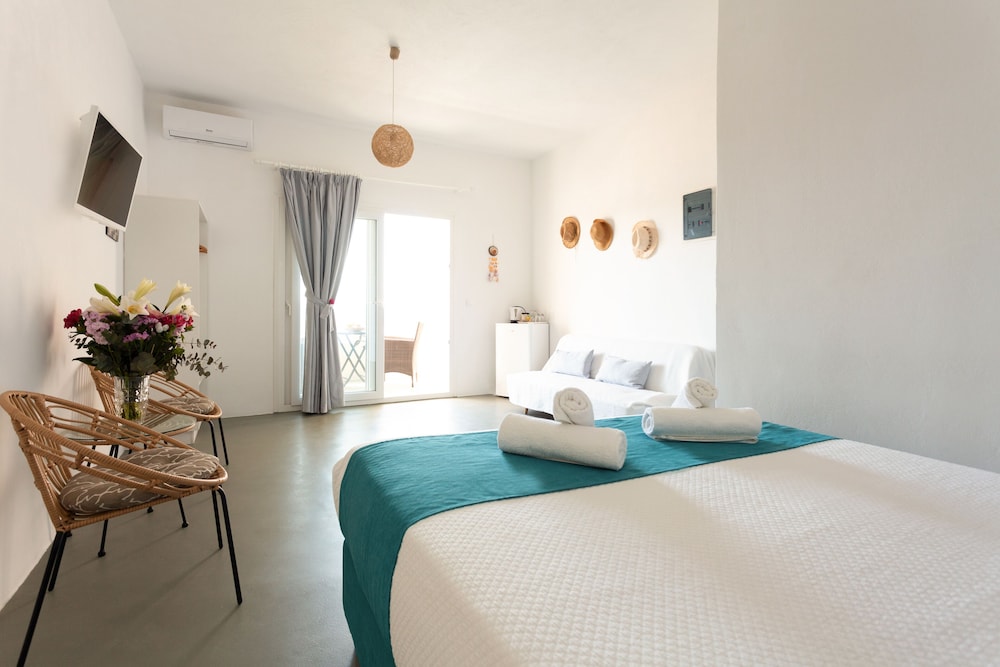 WHITE, JUNIOR SUITE, SEA SIDE