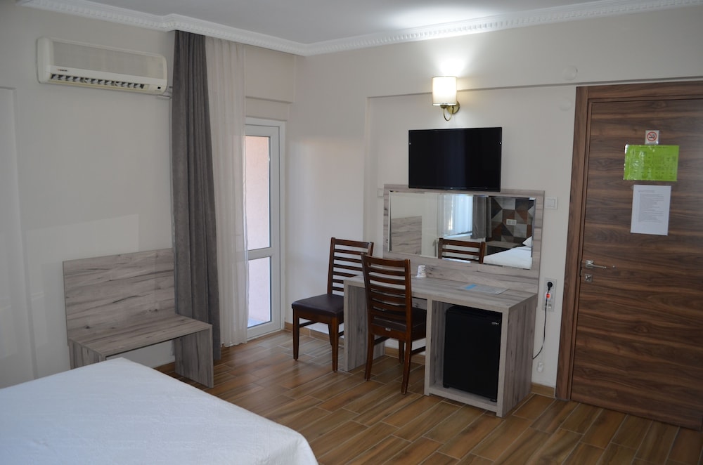 Megas Hotel 21/45