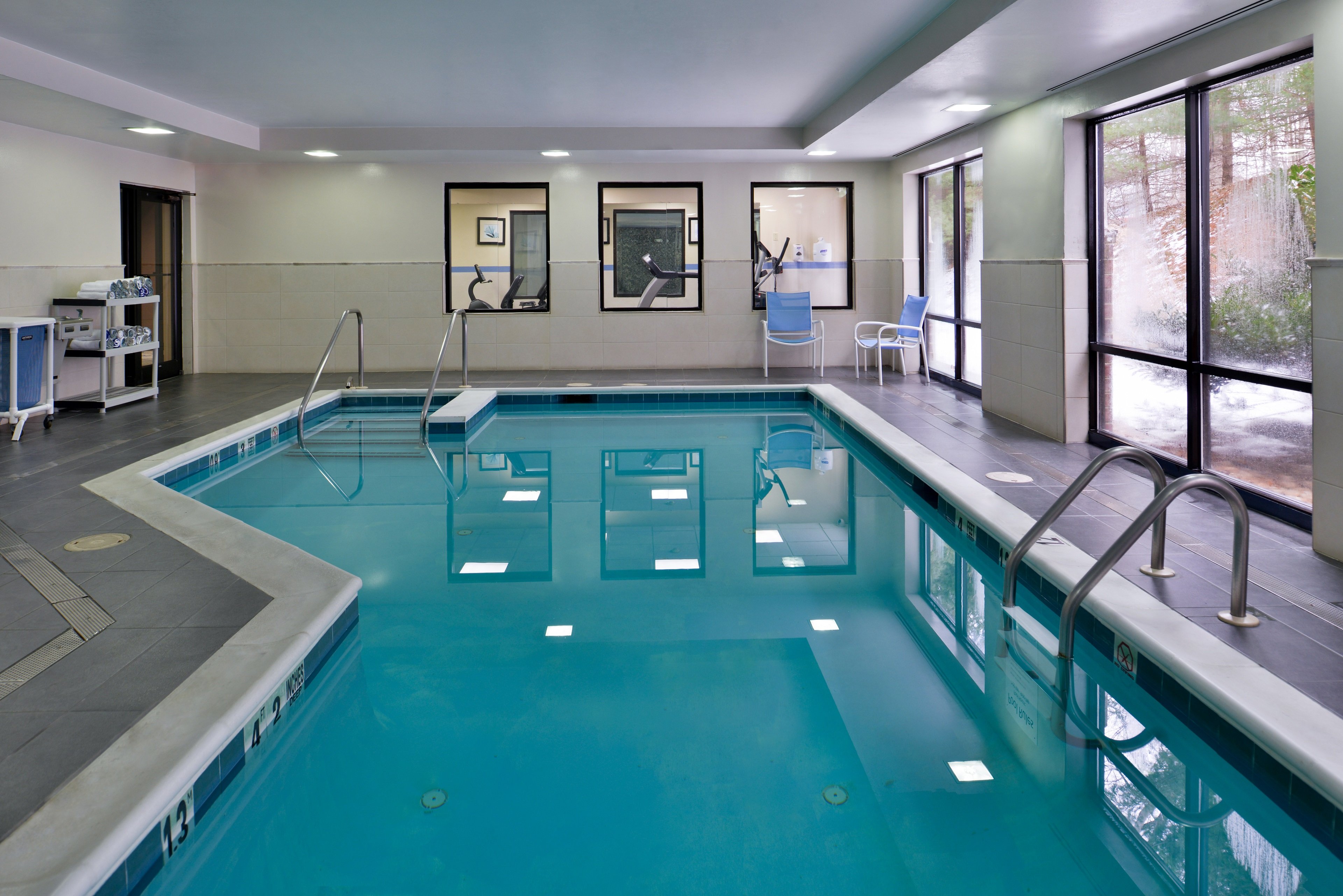 Holiday Inn Express Hotel Suites West Chester 41/76