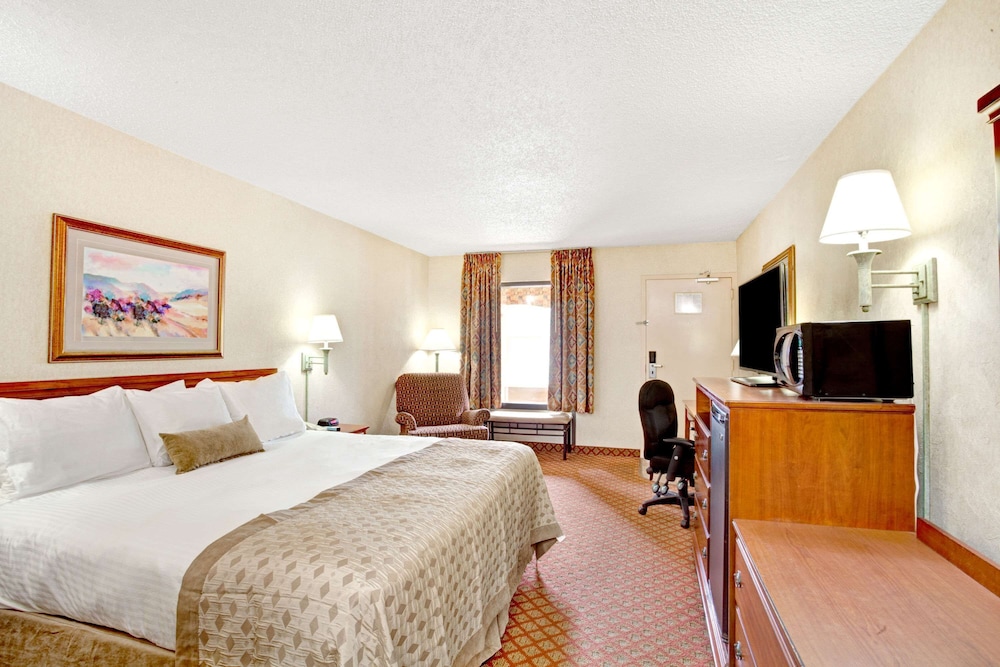 Ramada By Wyndham West Memphis 11/25