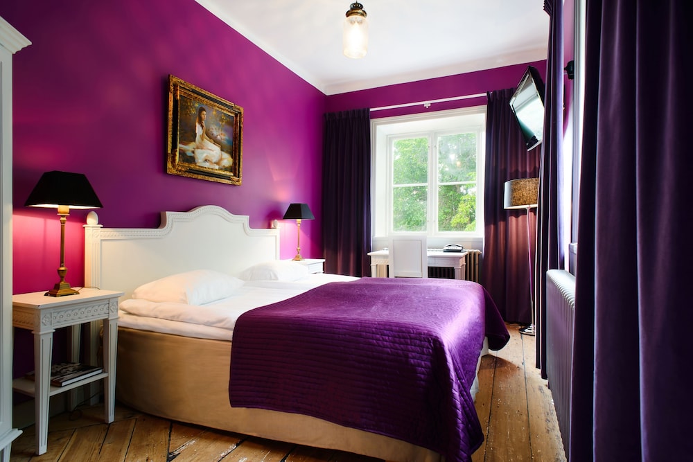 STANDARD, DOUBLE OR TWIN BED