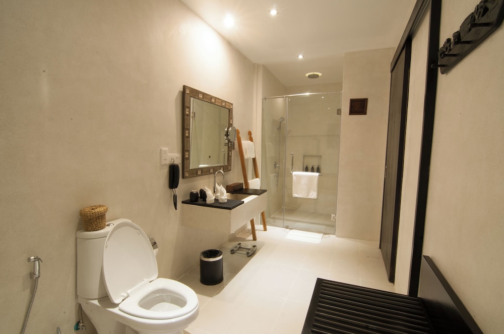 La Rose Suites 49/50