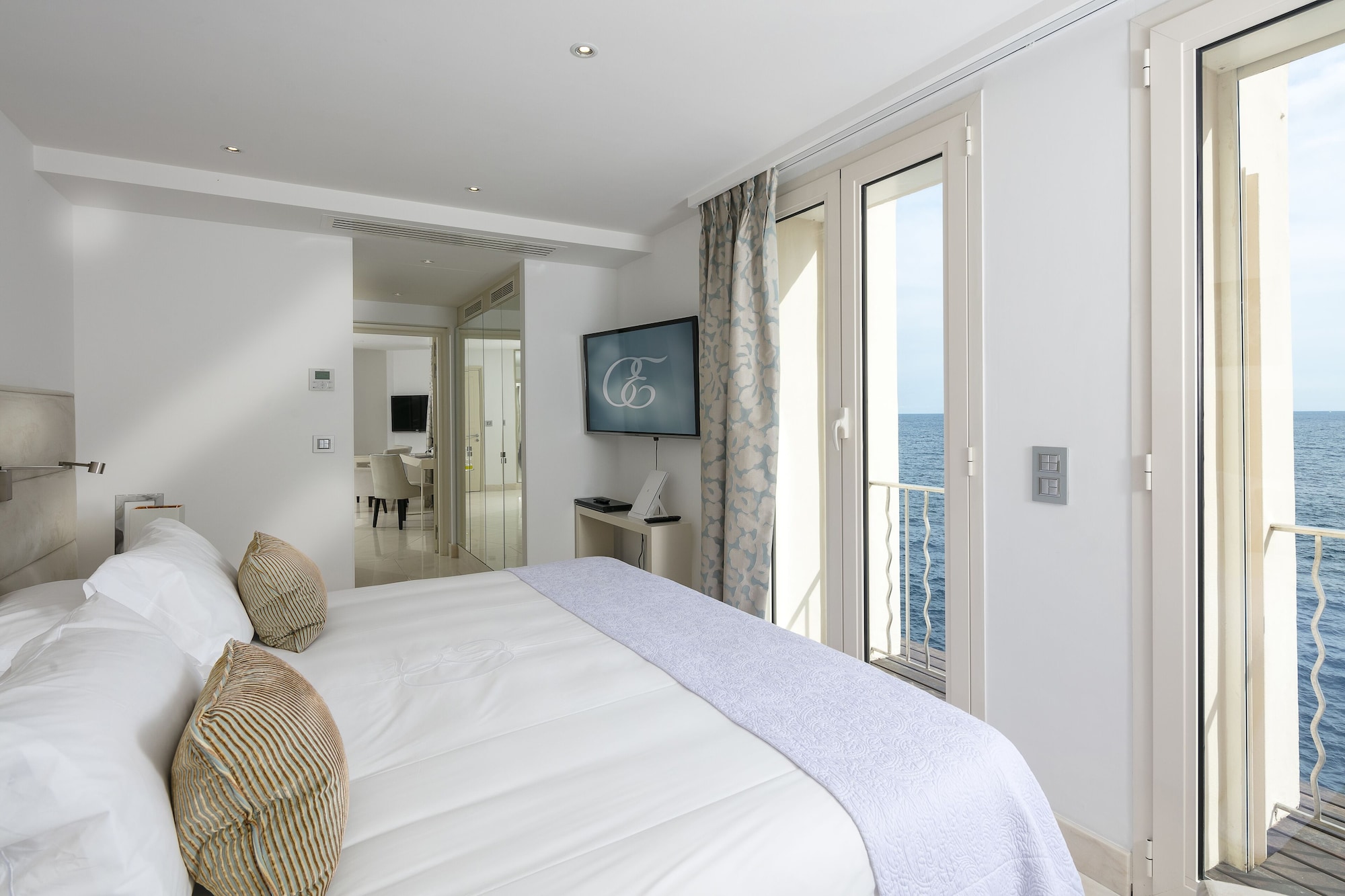 SUITE, PARK VIEW
