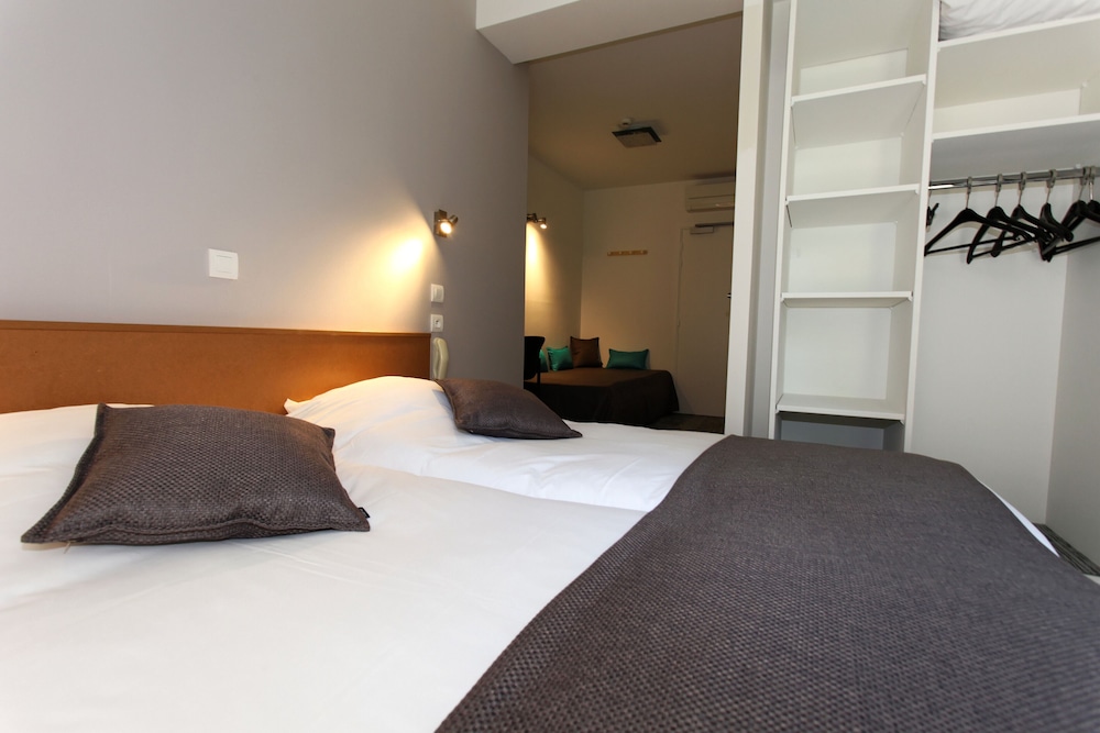 Hotel De L ill 11/41