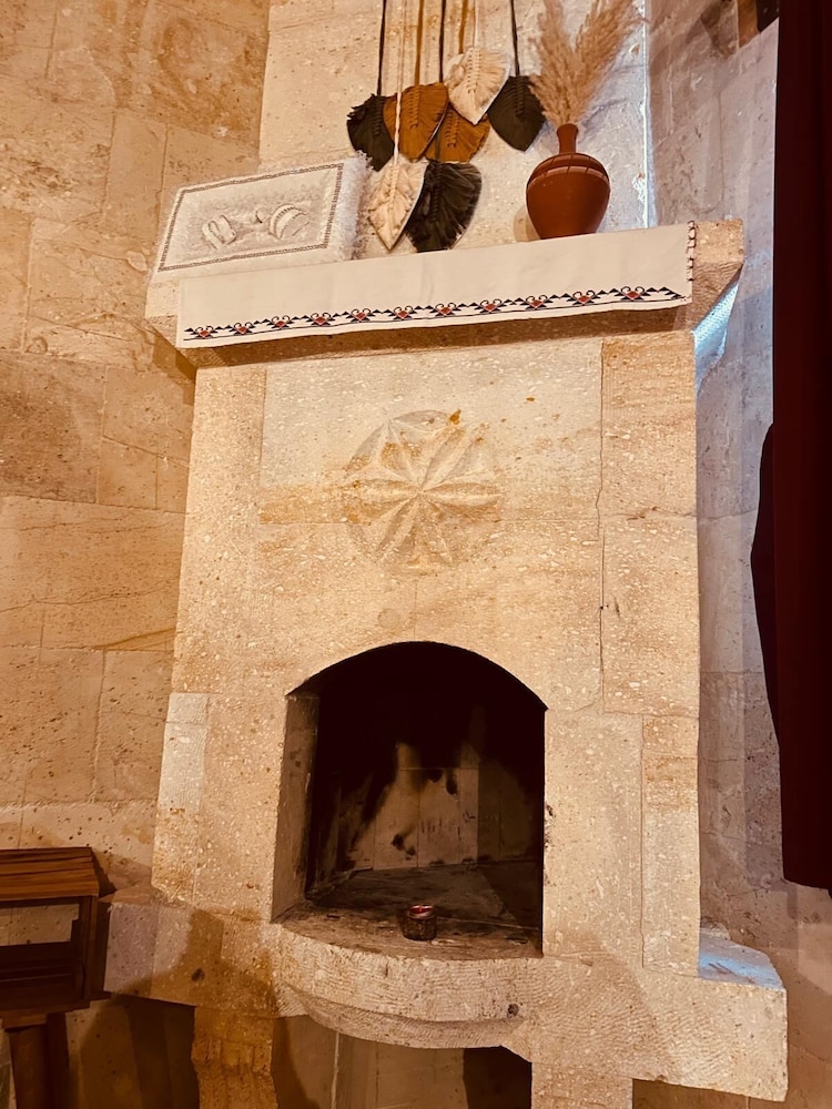 Lavinia Cappadocia Cave 8/50