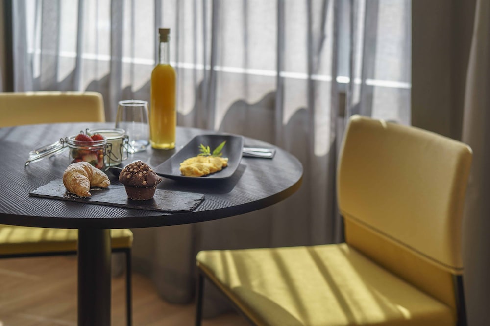 Pullman Santiago El Bosque 34/49