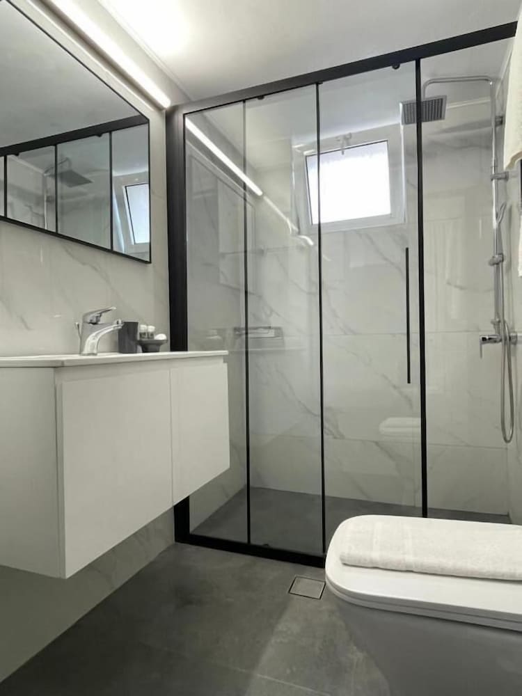 Marinos Rooms 47/50