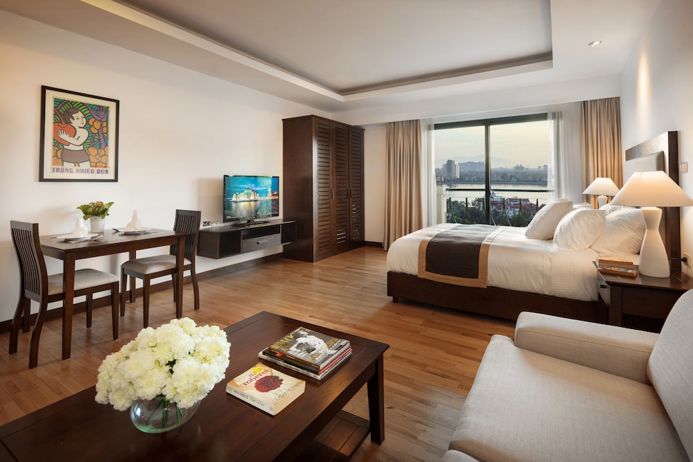 Elegant Suites Westlake 35/72