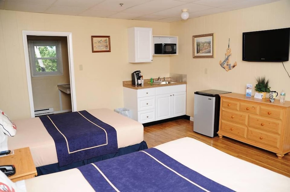 Grand Beach Inn 3/39
