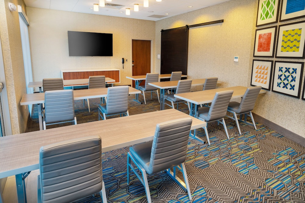 Holiday Inn Express And Suites Las Vegas E Tropicana 49/52