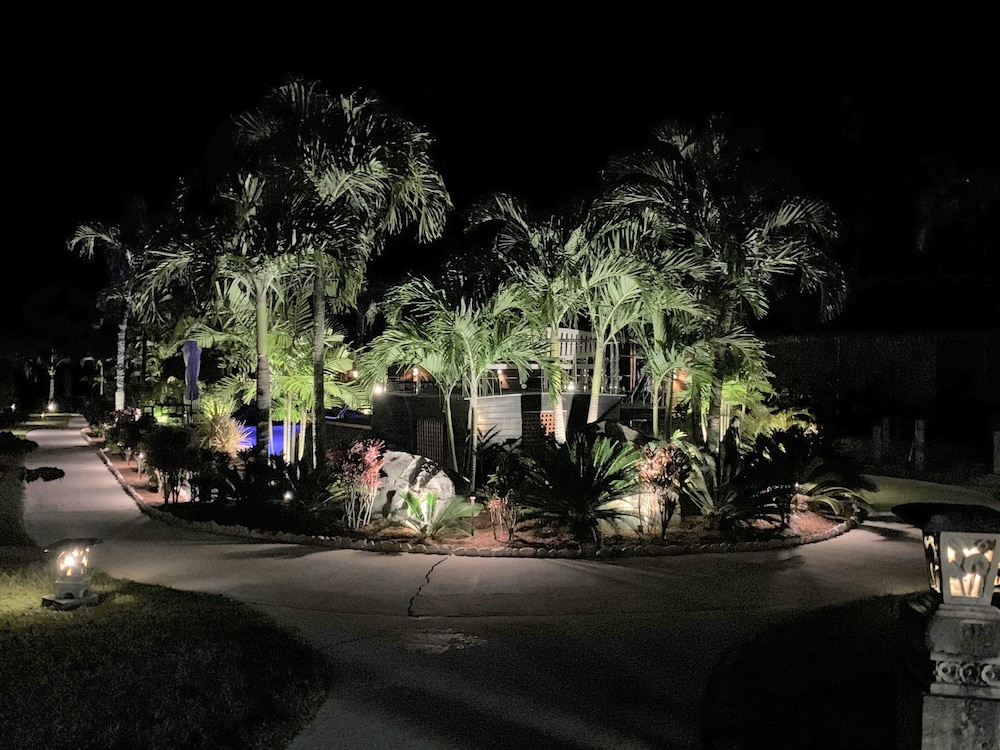 MAGIC REEF BUNGALOWS 65/66