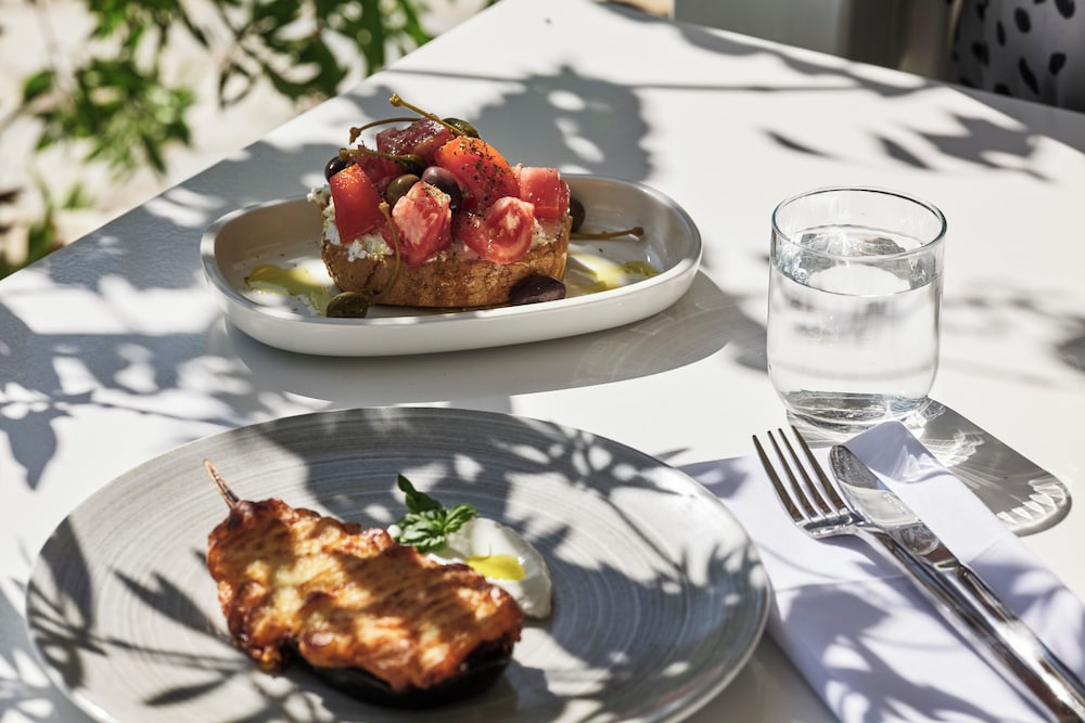 Myconian Sunrise Relais & Chateaux Hotel 76/86