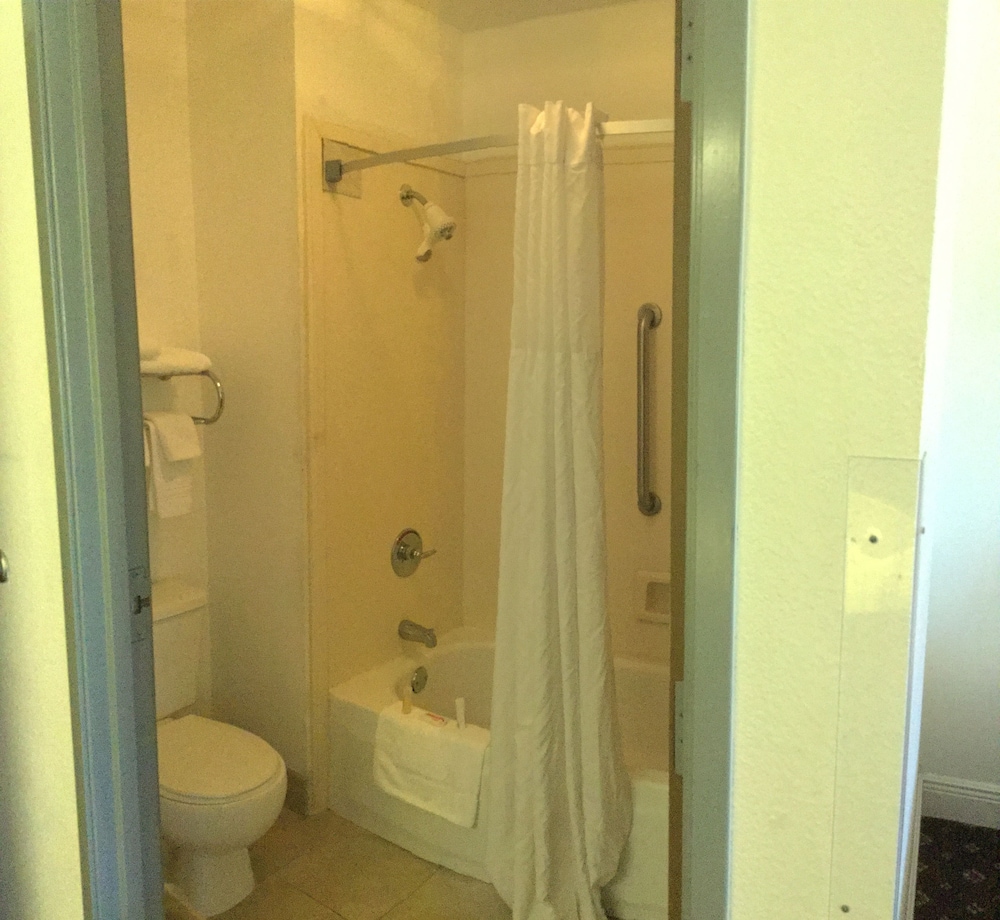 Days Inn by Wyndham Lake Village 43/43
