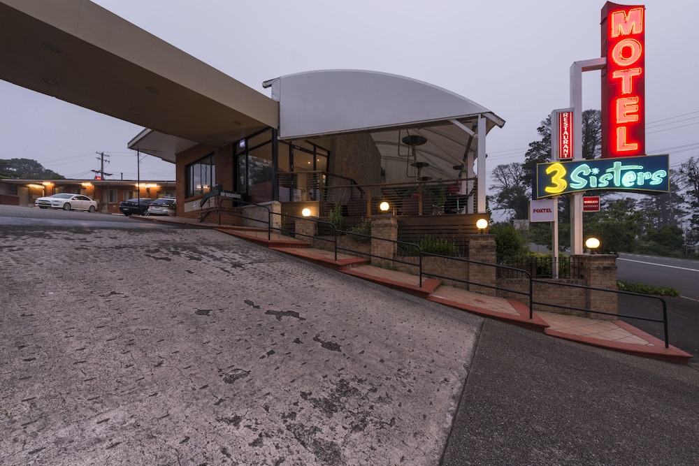 3 SISTERS MOTEL 11/39