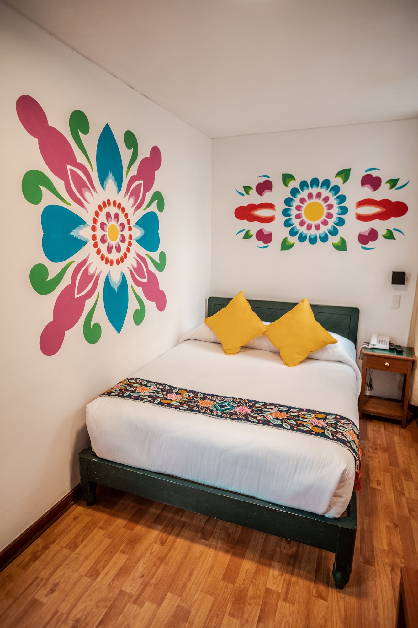 ROOM, DOUBLE BED