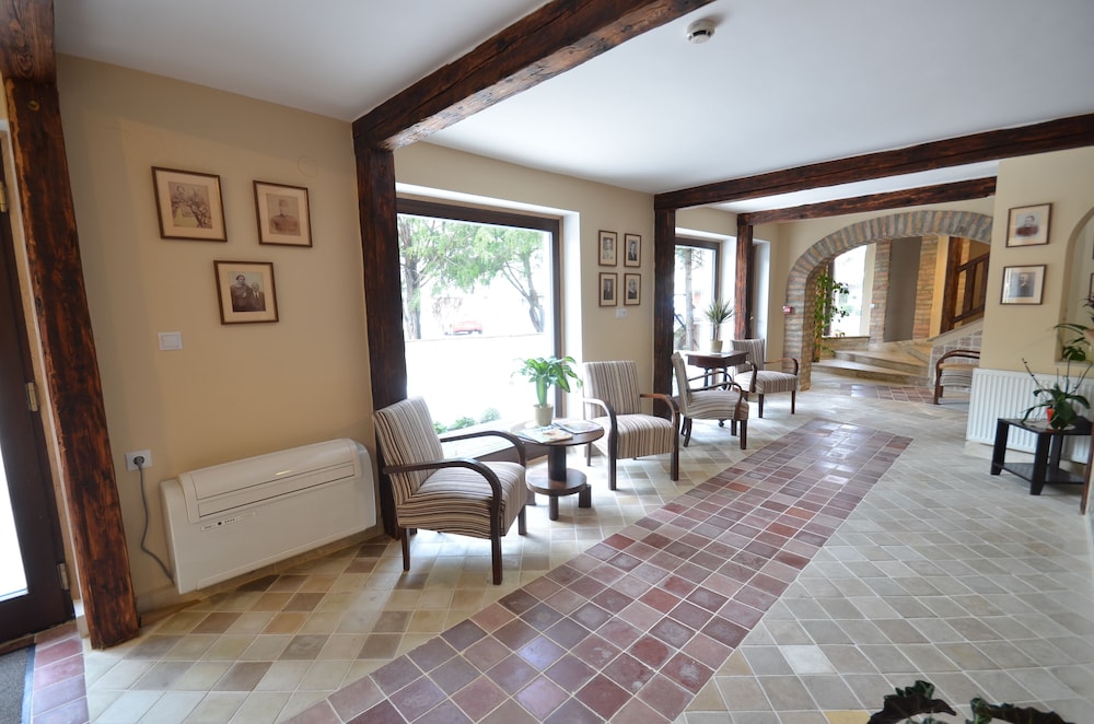 Revesz Hotel 29/42