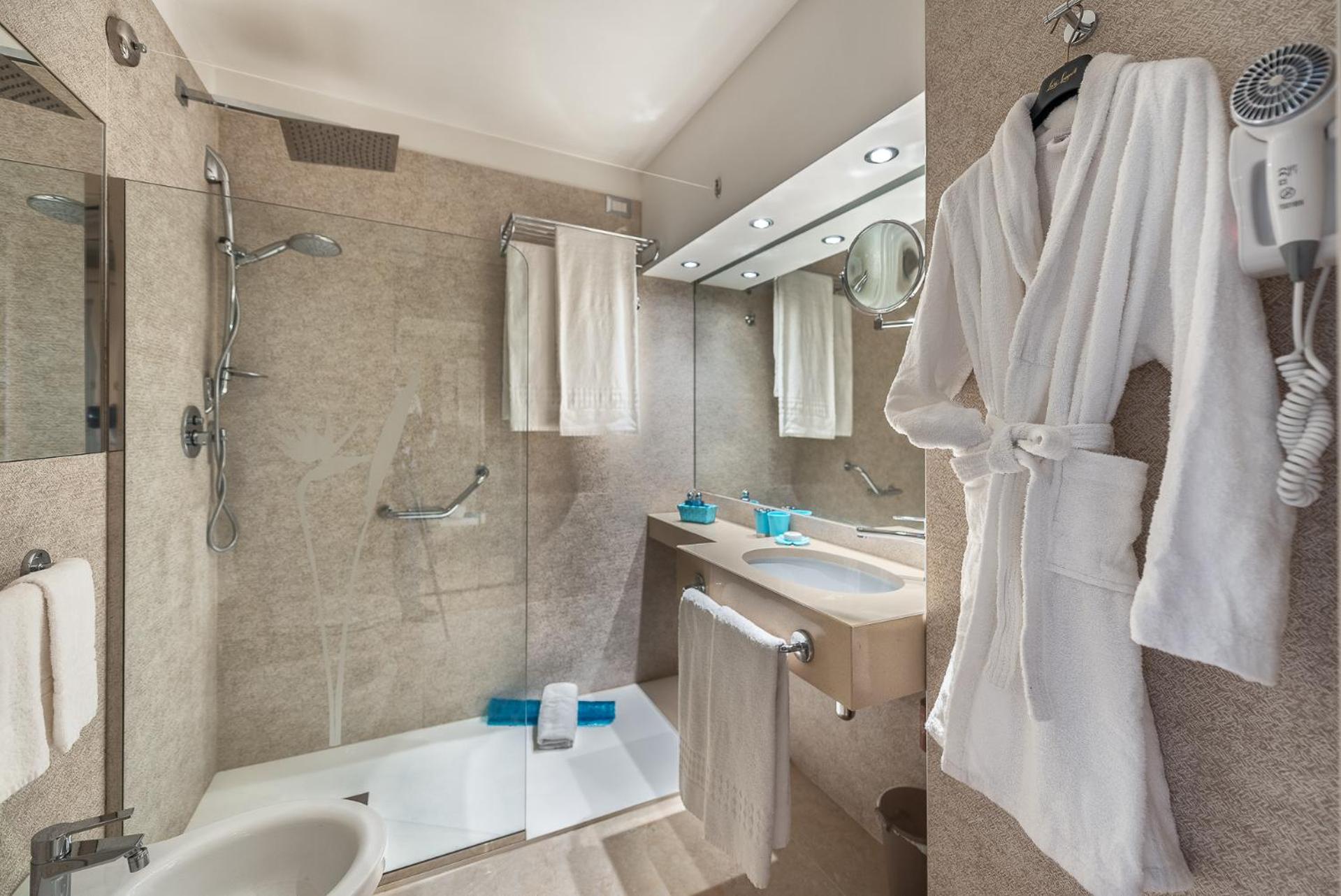 Suite, Sea View