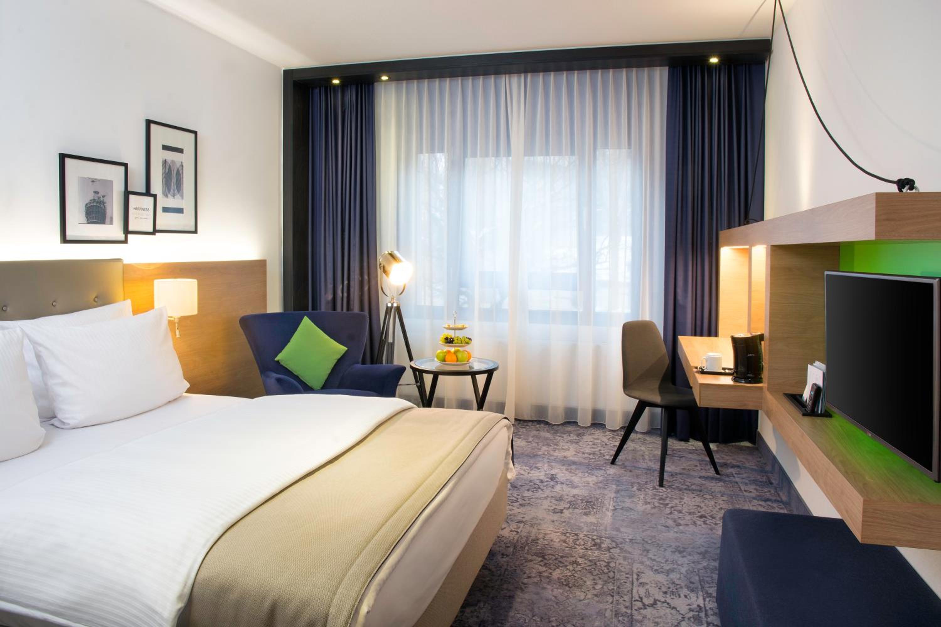 Standard, King Bed, Queen Bed, Bath and Shower