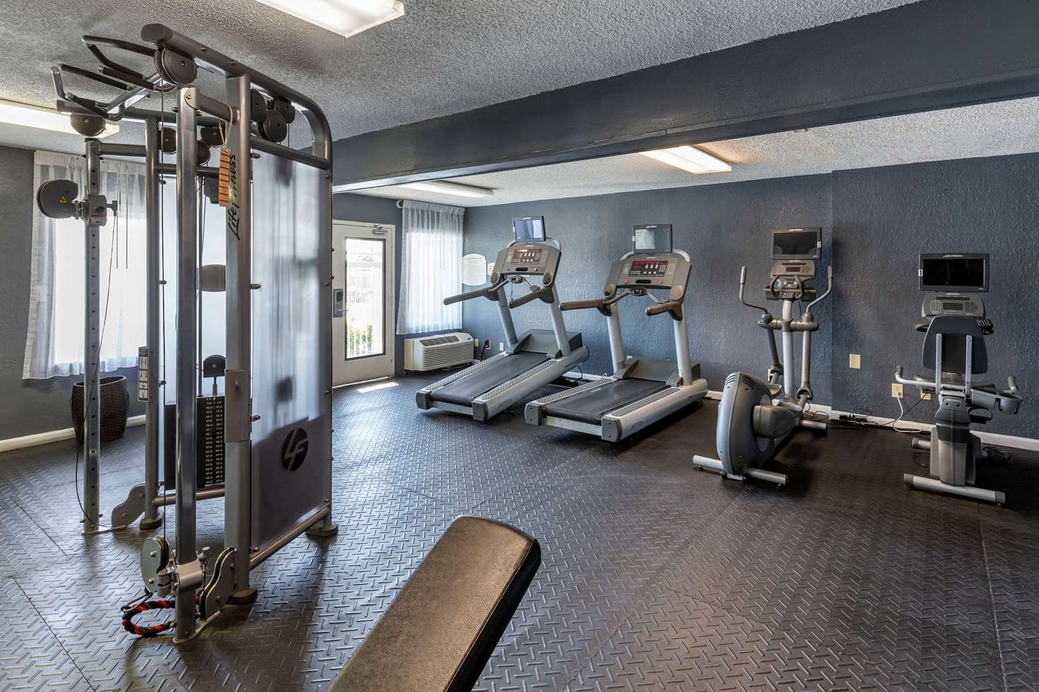 Quality Inn Fayetteville near Fort Bragg 18/28