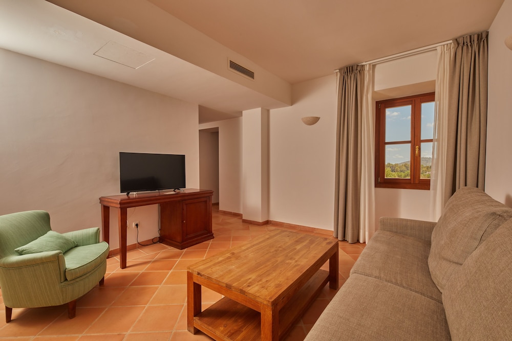 Hotel Rural Es Riquers 53/69