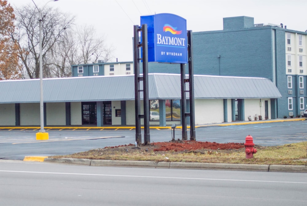 American Inn and Suites Ferndale 22/25