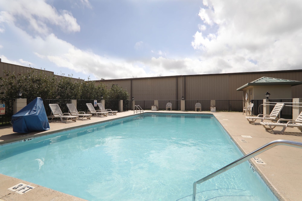 Days Inn by Wyndham Foley 32/33