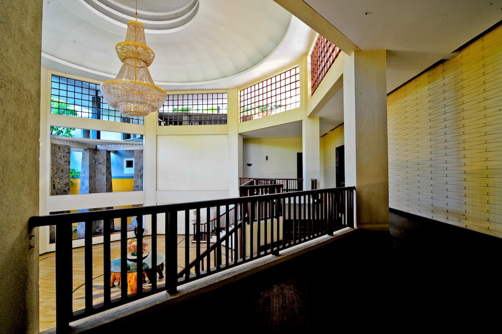 Lobby at Grand Udawalawe Safari Resort, Udawalawa