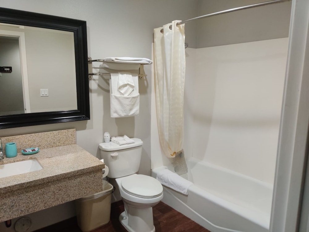 LYFE INN & SUITES by AGA - LAX Airport 57/60