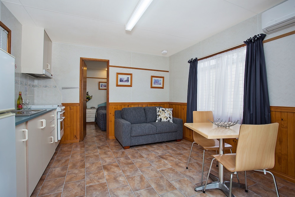 LAKE HAMILTON MOTOR VILLAGE AND CARAVAN PARK 22/50
