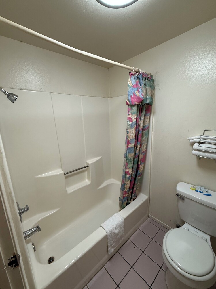 New Budget Inn 38/44