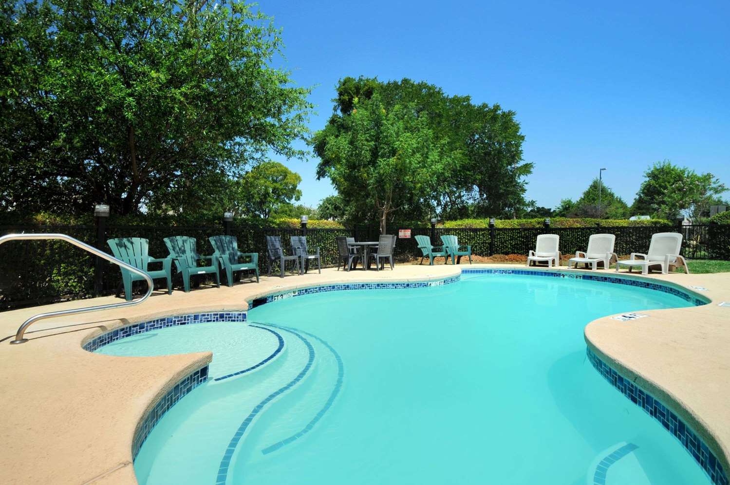 Travelodge by Wyndham Arlington/Dallas Area 8/12