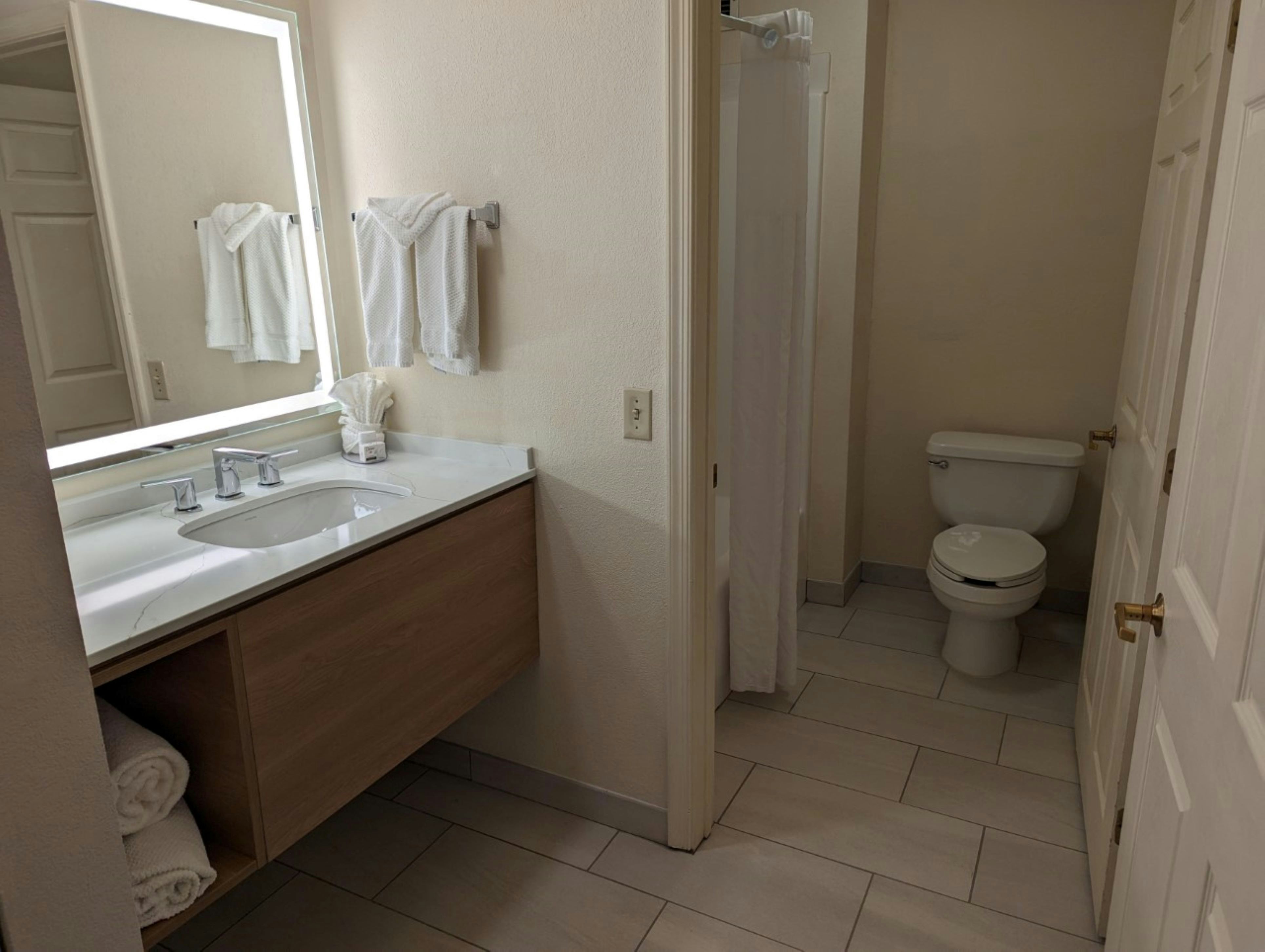 Staybridge Allentown Bethlehem Airport Suites 68/69