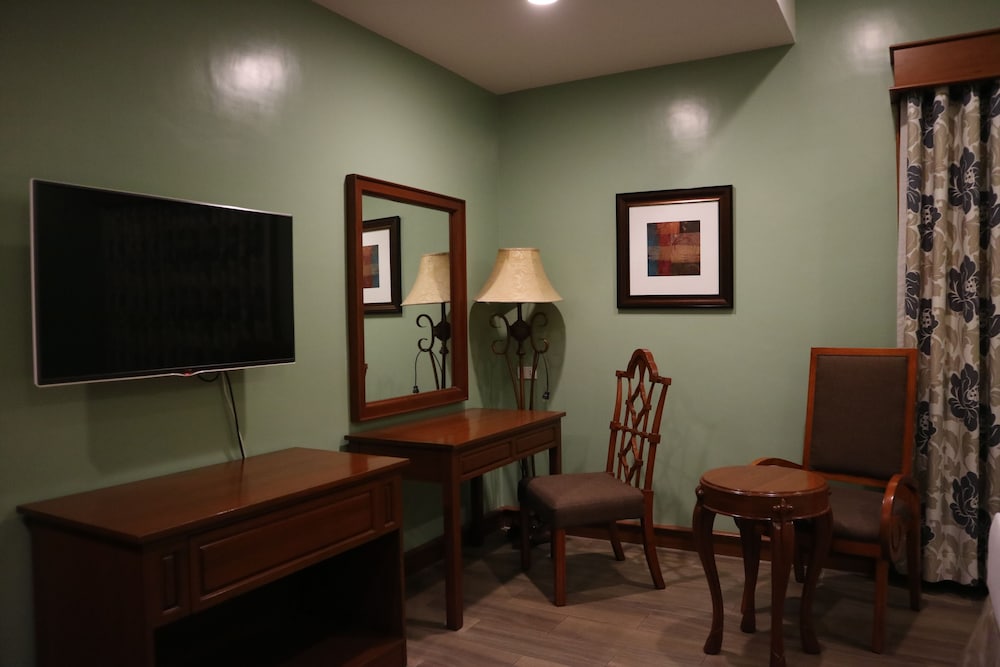 Paragon Hotel And Suites 33/50