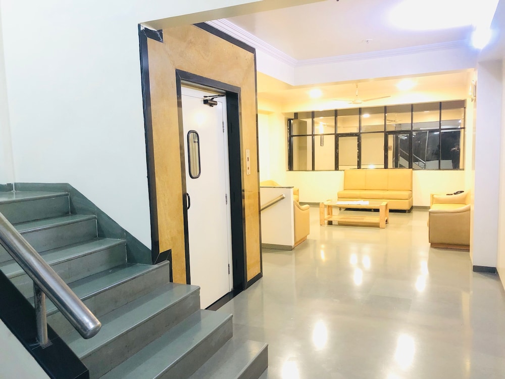 Hotel New Uttam Hira Palace 11/34