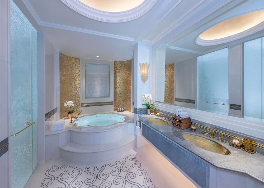 swimming pool spa