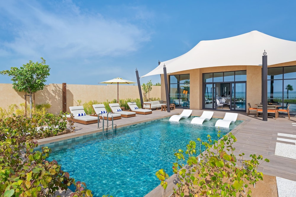 Bab Al Nojoum Hudayriyat Villas 55/62