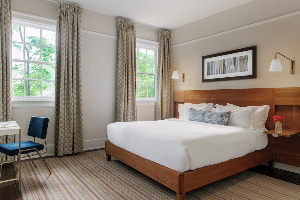 Oakhurst Inn 16/69