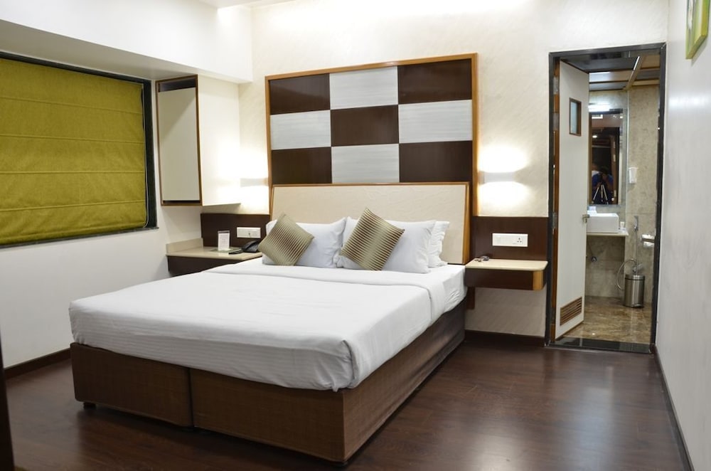 Hotel Vrishali Executive 7/61