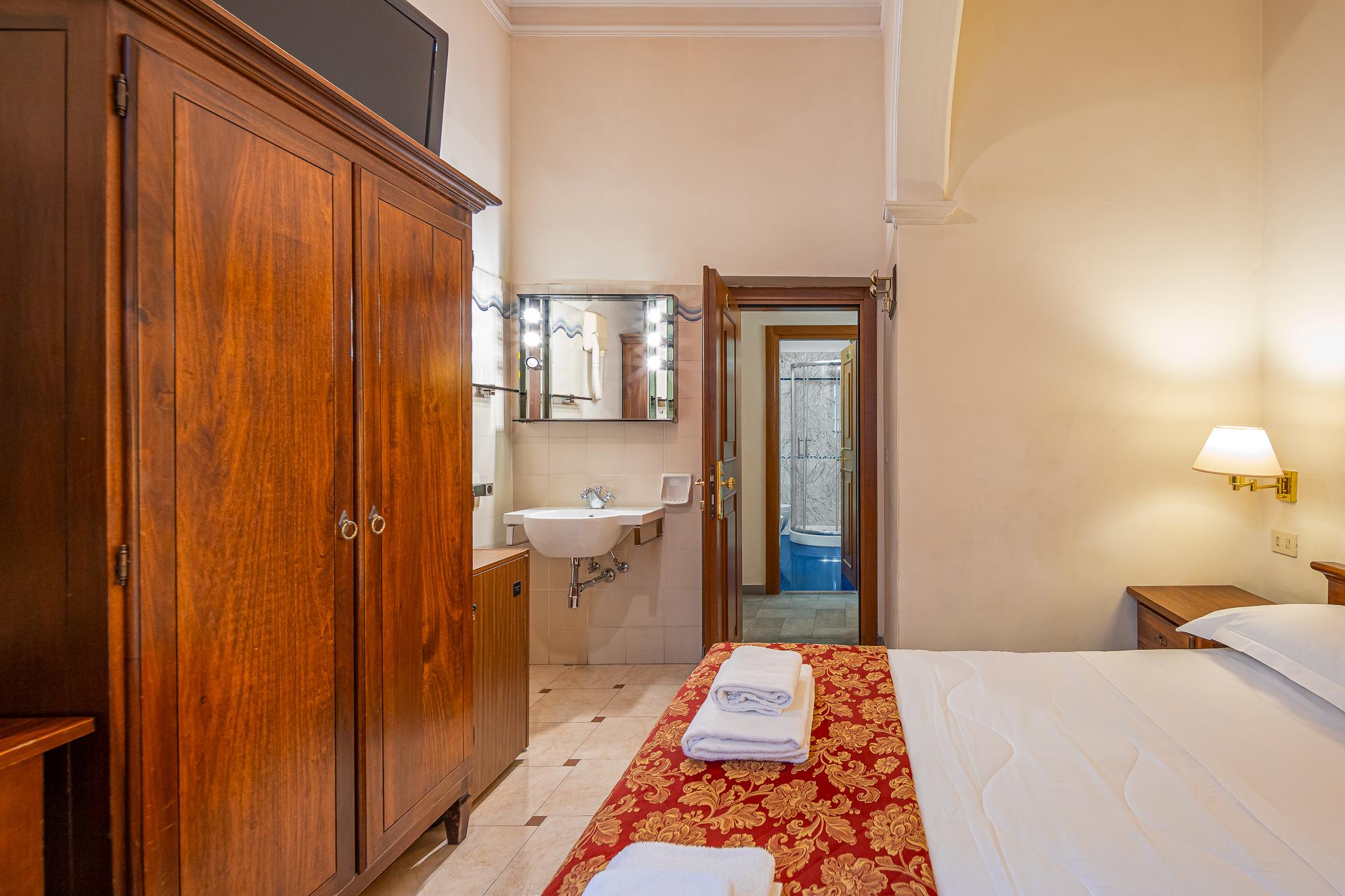 Room, Double or Twin Bed, External Bathroom