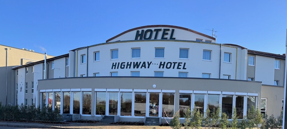 Highway Hotel 8/69