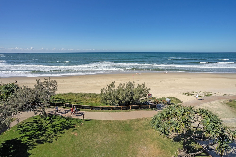 Rolling Surf Resort 73/78