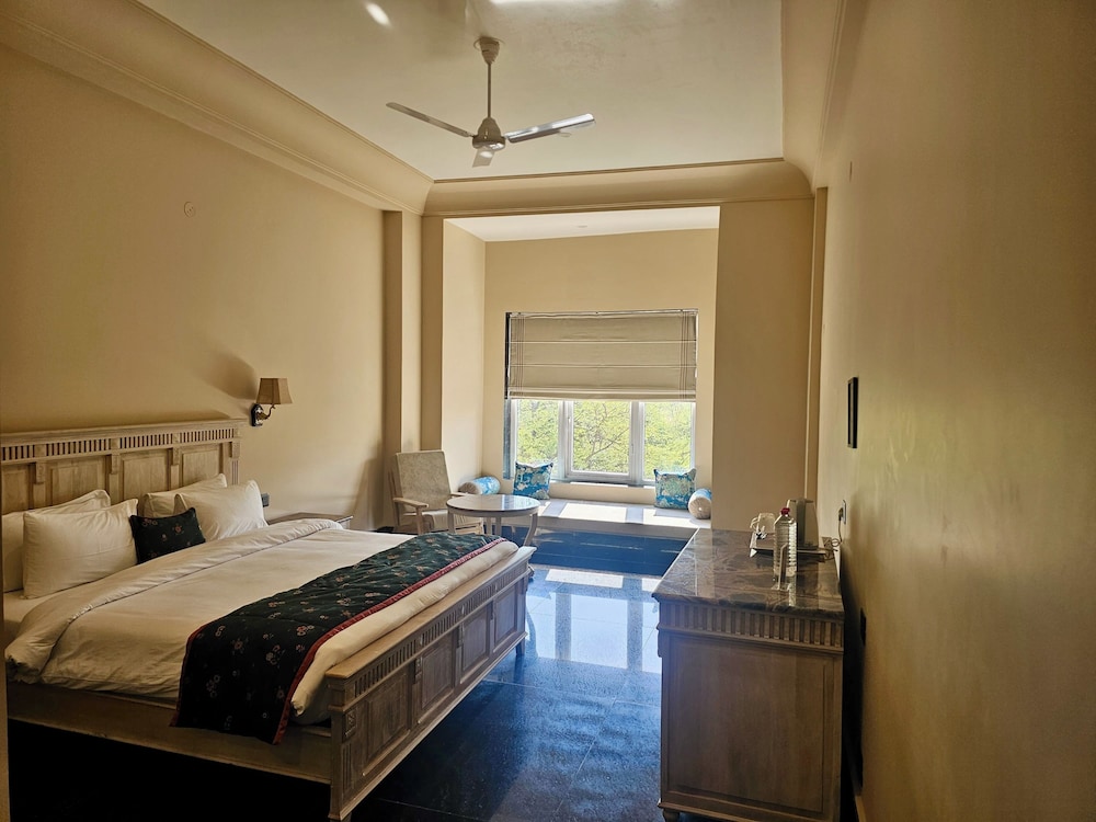 Umaid Lake Palace 16/50