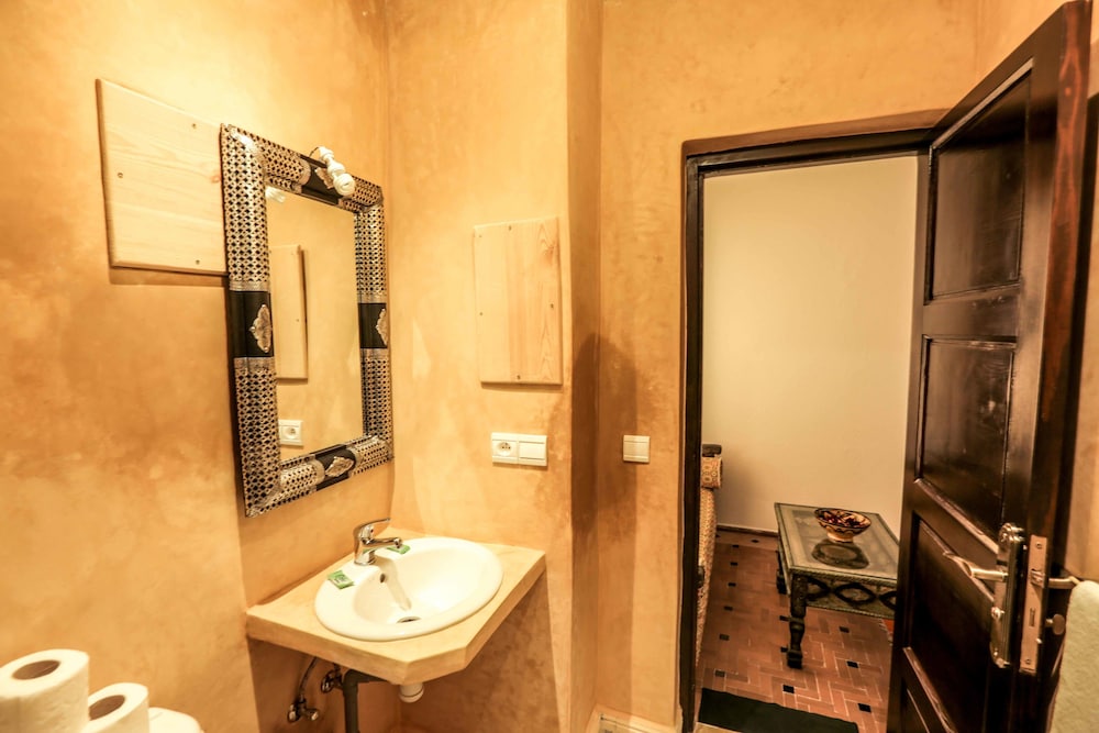 Riad Nakhla 31/62