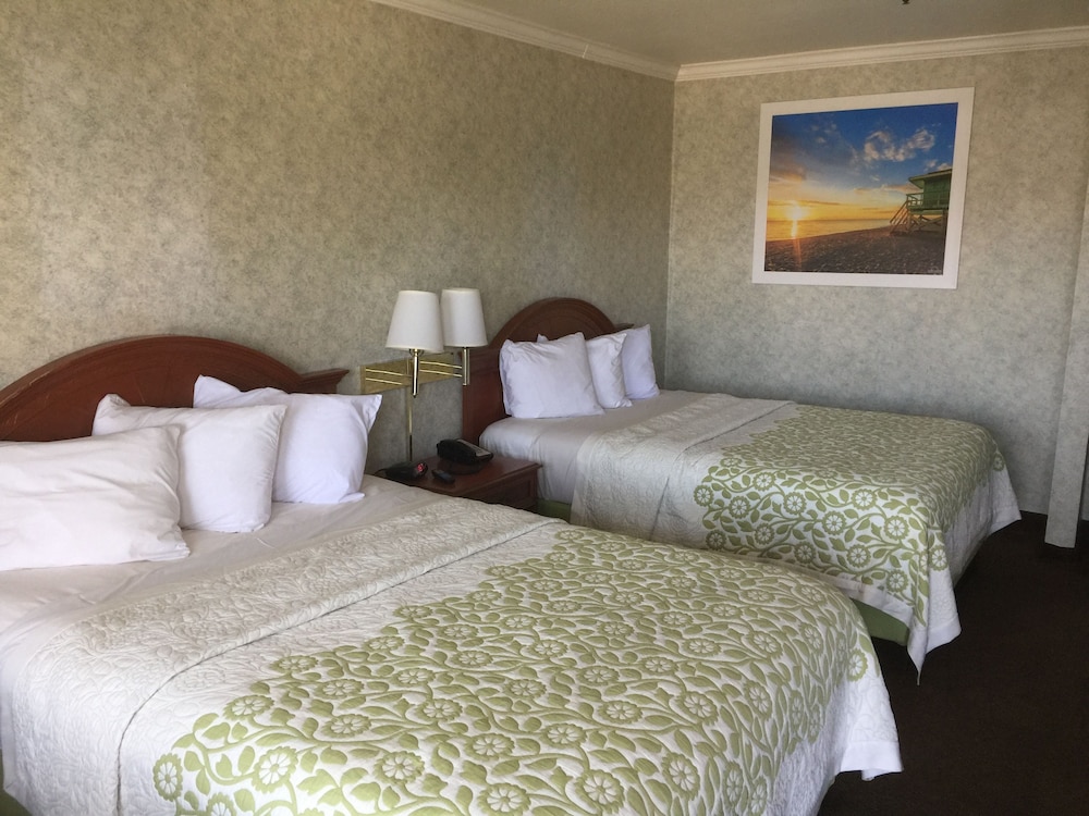 Days Inn By Wyndham Los Angeles Lax Redondo Manhattan Beach 22/56