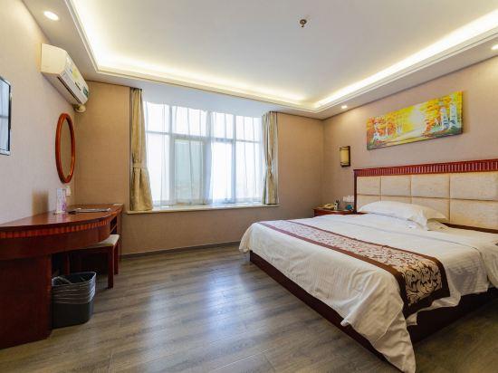 DELUXE, QUEEN BED