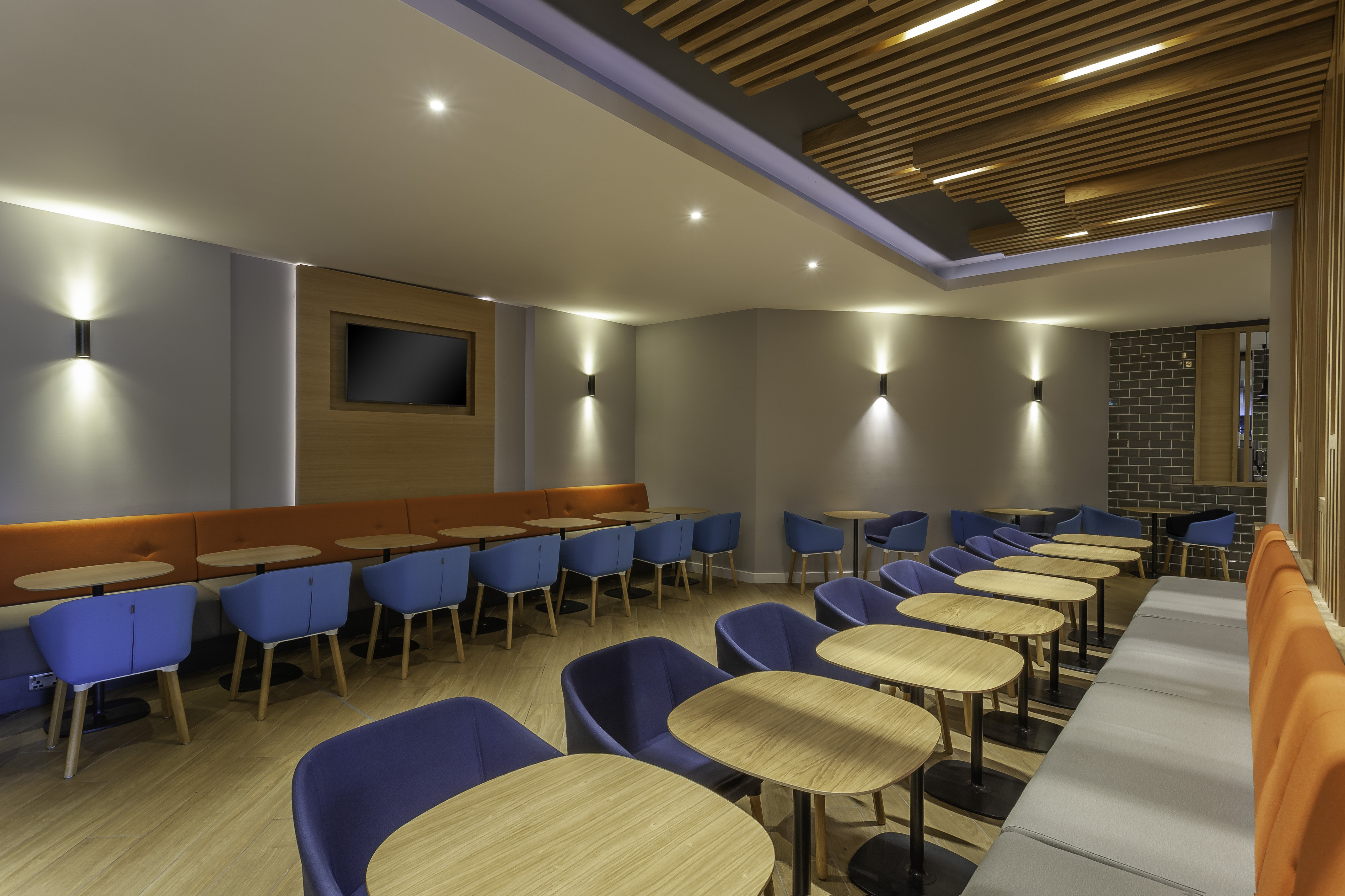 Holiday Inn Express Dublin Airport 18/30