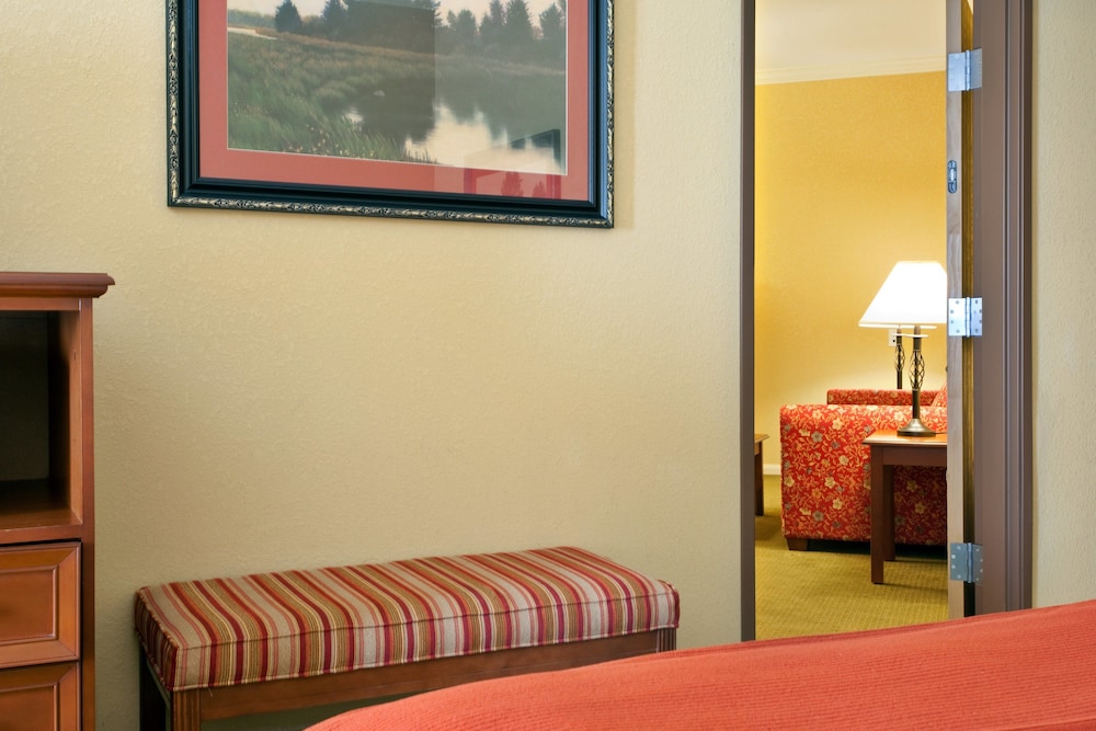 Holiday Inn Express Salado-Belton 18/45