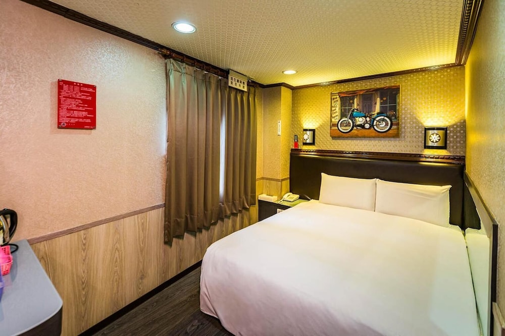 The Dealer Hotel 13/37