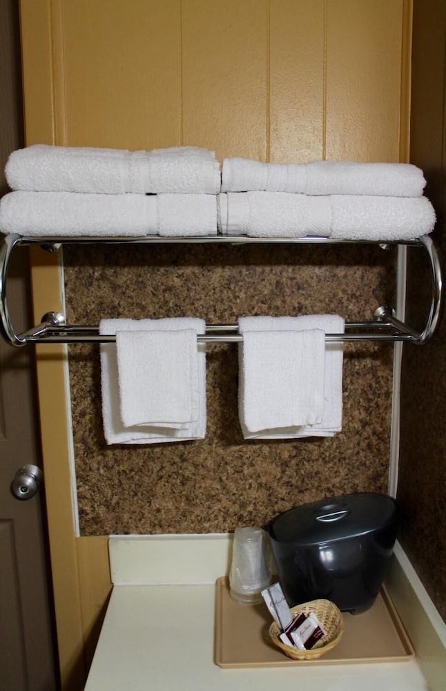 Executive Inn and Suites 23/43
