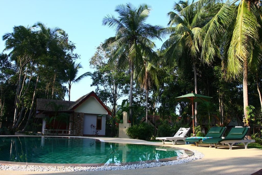 Phalarn Inn Resort 53/57
